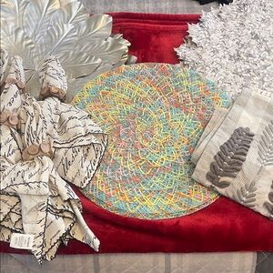 Pier 1- 31 pcs. Beautiful Assortment Table Linens Like New condition Retail $300